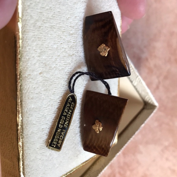 Vintage 1960s Ivory & 24k Gold Nugget Cuff Links